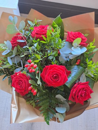 Luxury Half Dozen Red Rose Handtied