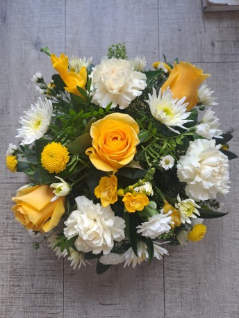 Classic Posy - Yellow & White