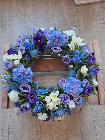 Classic Wreath - Blue & White